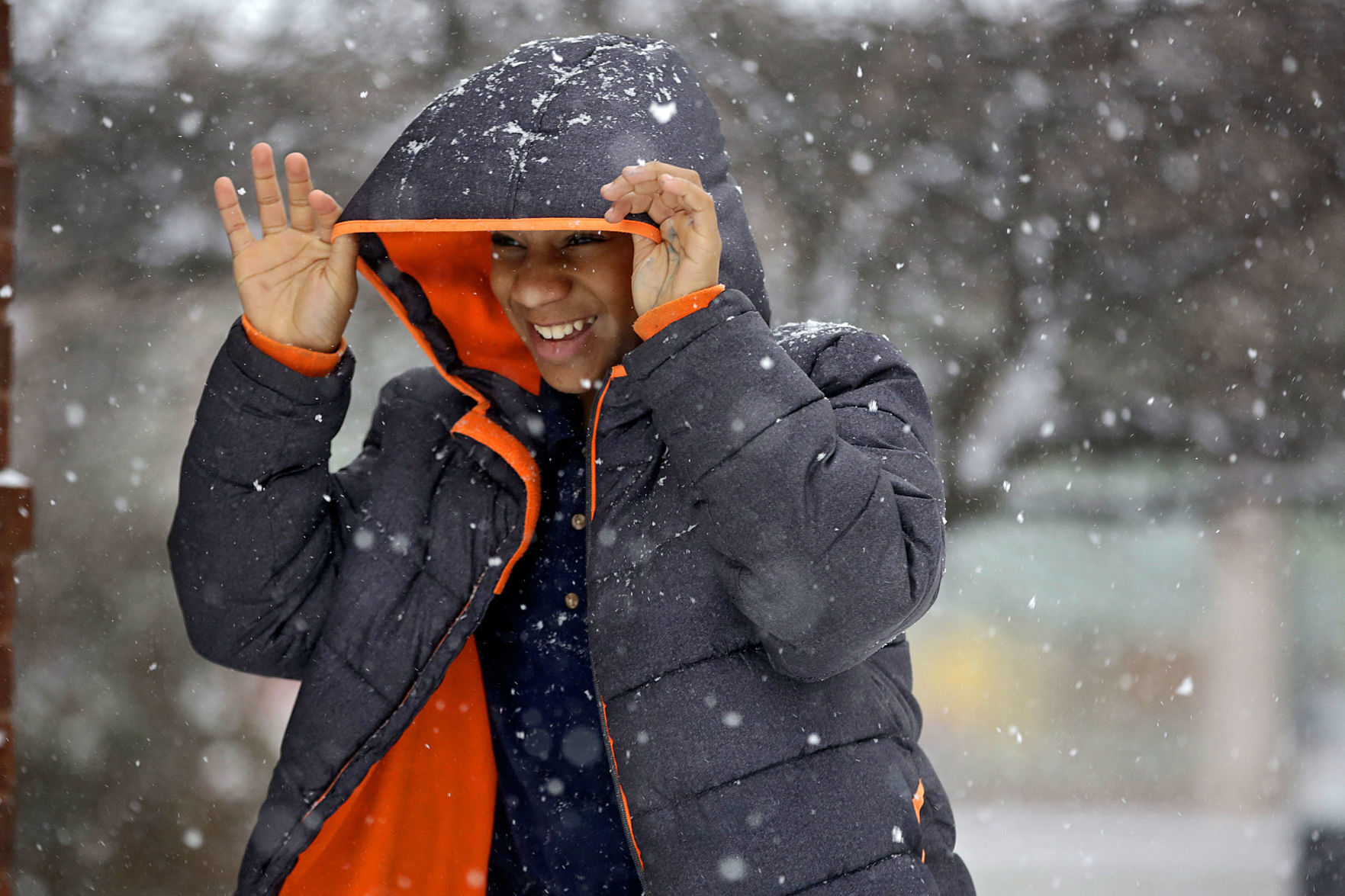 Snow falls on Tulsa area, northeast Oklahoma